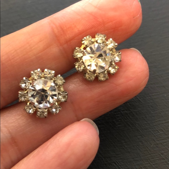 Super sparkly flower earrings - Picture 4 of 9